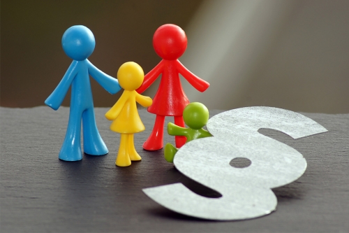 Foto: Symbol Familie und Paragrafenzeichen